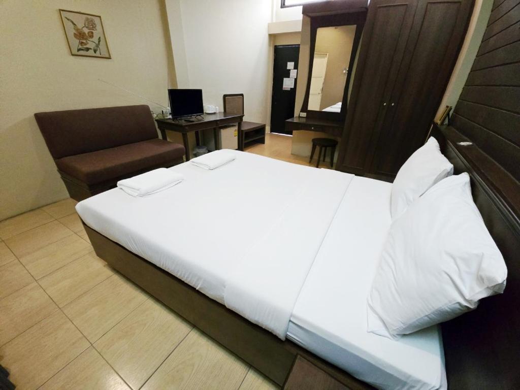 Rajata Hotel Бангкок Екстер'єр фото