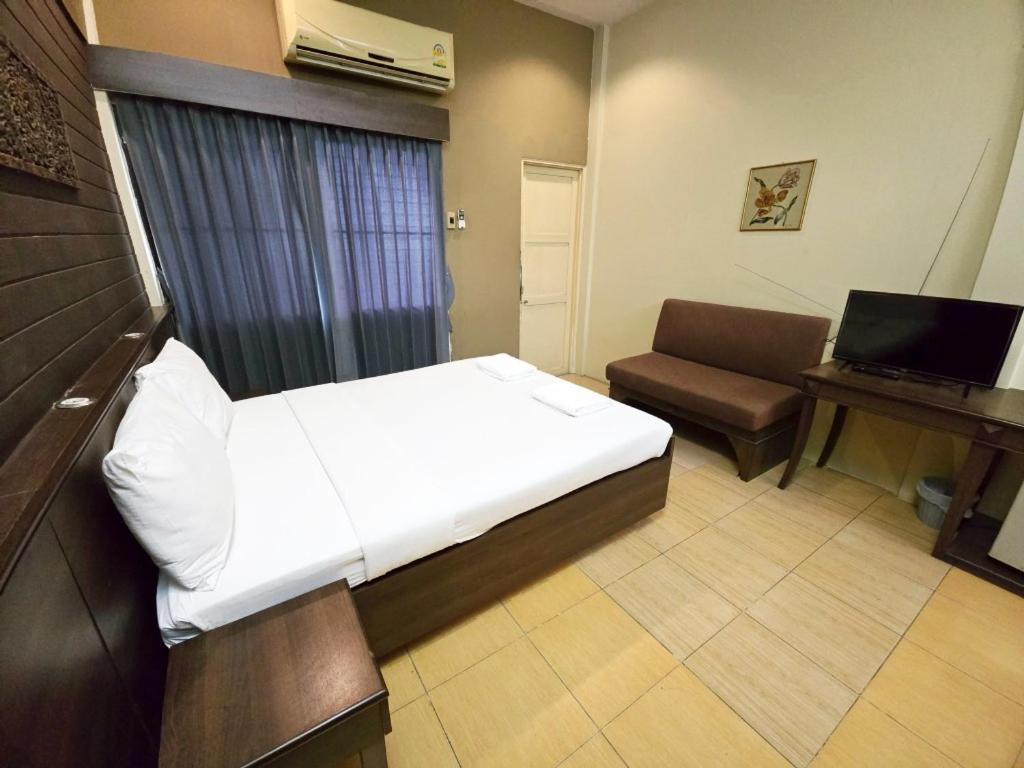 Rajata Hotel Бангкок Екстер'єр фото